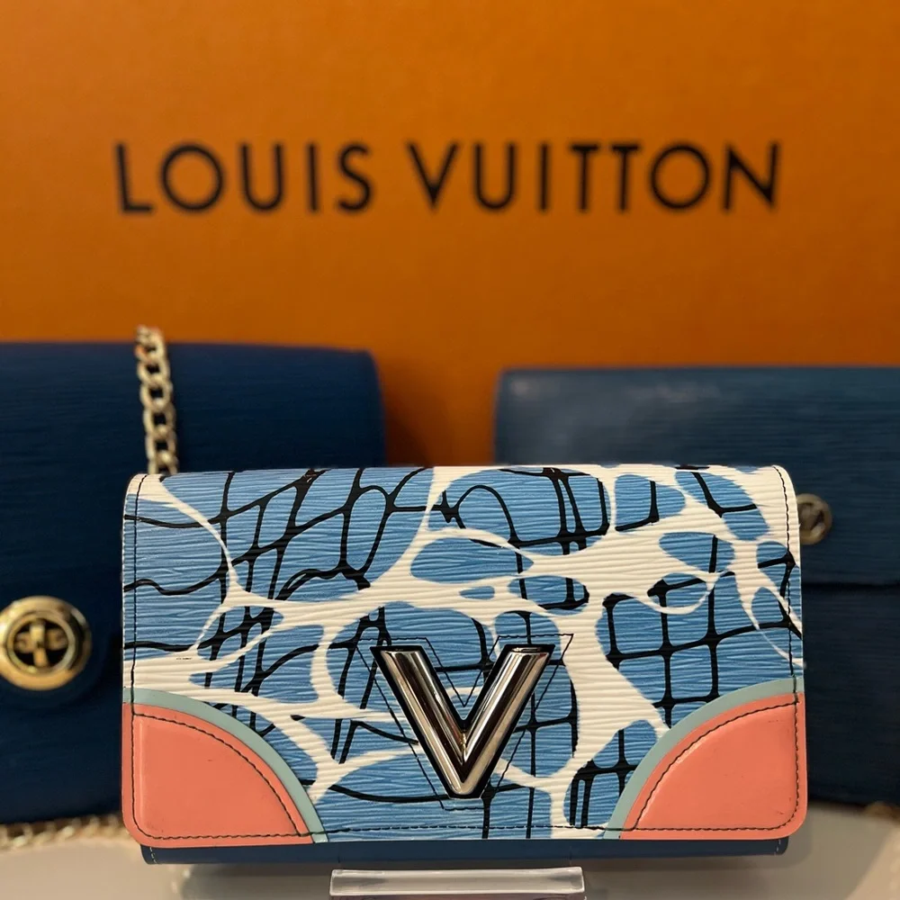 Louis Vuitton Twist Chain Aqua Print - Picture 2 of 8